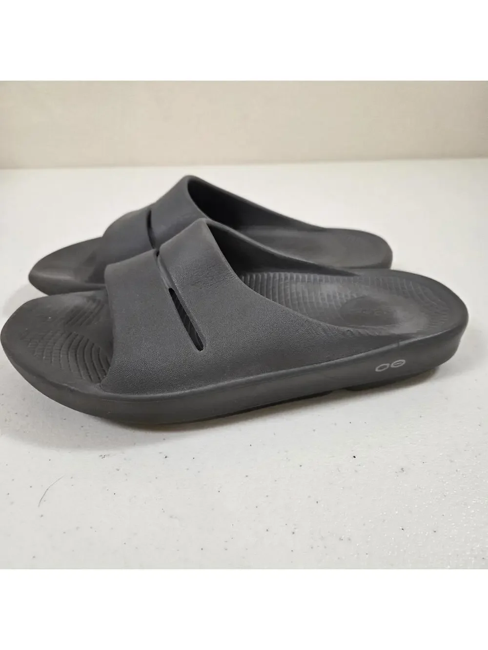 OOFOS Black Recovery Slide Sandals m6 w8